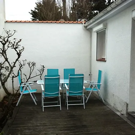 3 Pieces 6 Personnes Proche Mer 72974 *