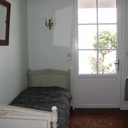 3 Pieces 6 Personnes Proche Mer 72974 *