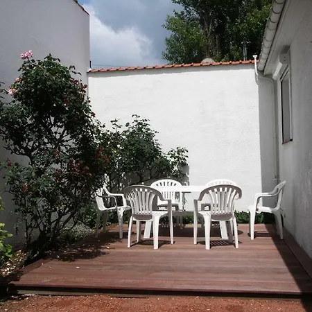 3 Pieces 6 Personnes Proche Mer 72974 *